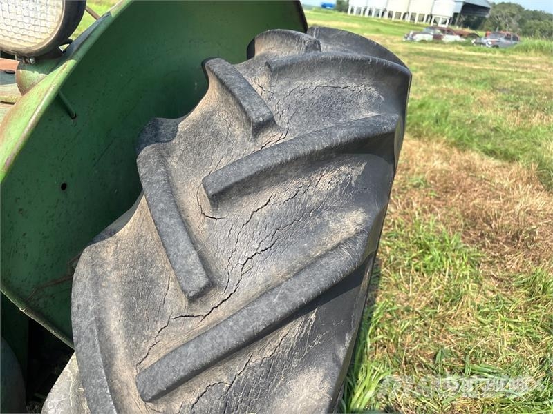 John Deere Model A 拖拉机/农用车