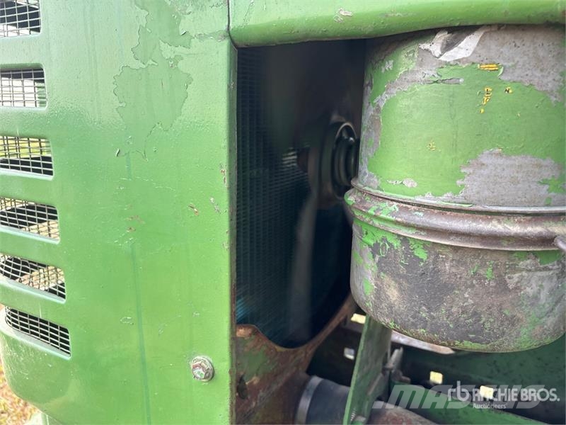 John Deere Model A 拖拉机/农用车