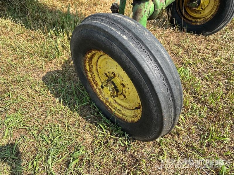 John Deere Model A 拖拉机/农用车
