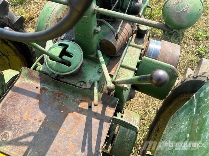 John Deere Model A 拖拉机/农用车