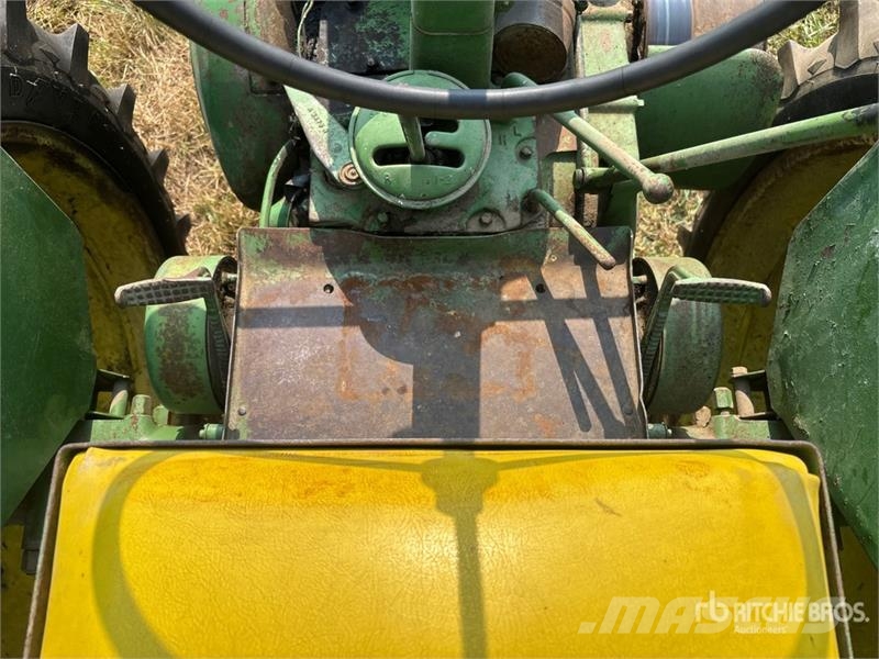John Deere Model A 拖拉机/农用车