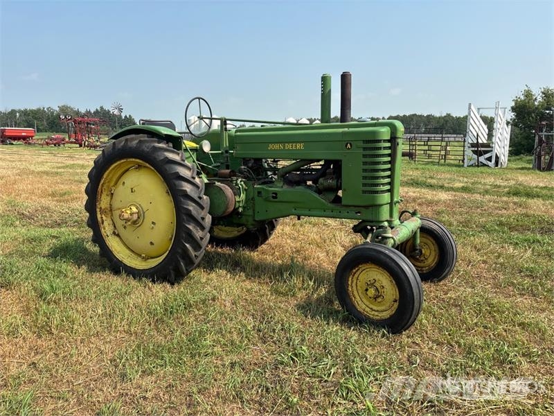 John Deere Model A 拖拉机/农用车