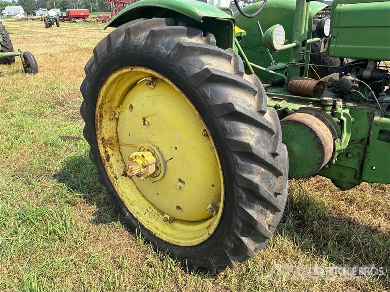 John Deere Model A 拖拉机/农用车