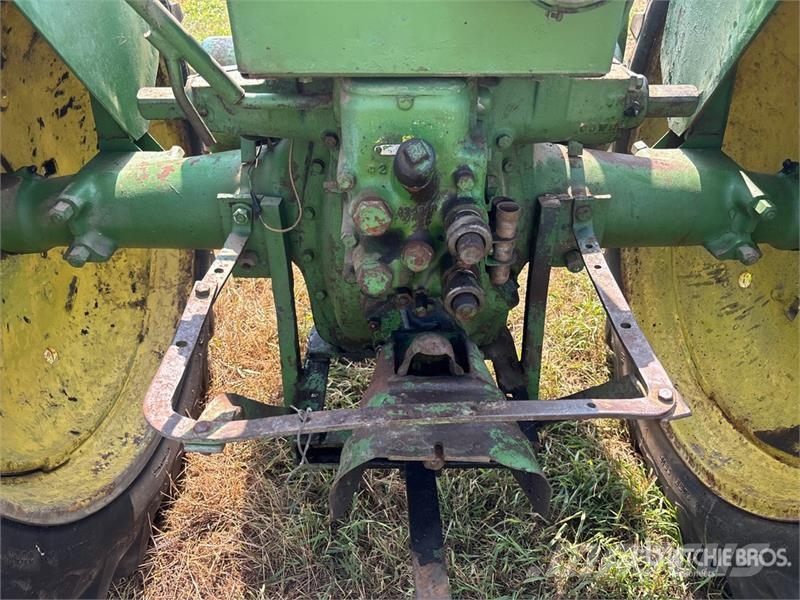 John Deere Model A 拖拉机/农用车