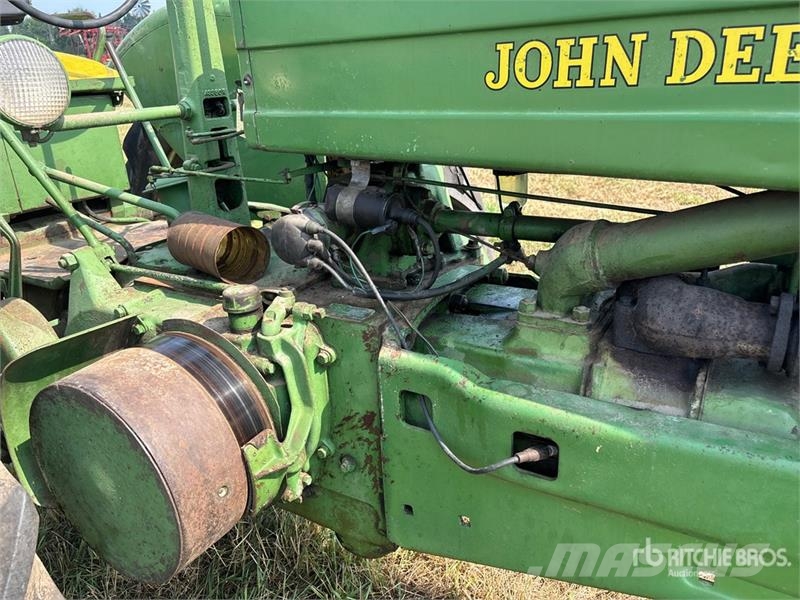 John Deere Model A 拖拉机/农用车