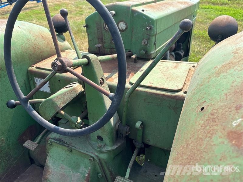 John Deere Model A 拖拉机/农用车
