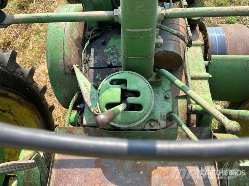 John Deere Model A 拖拉机/农用车