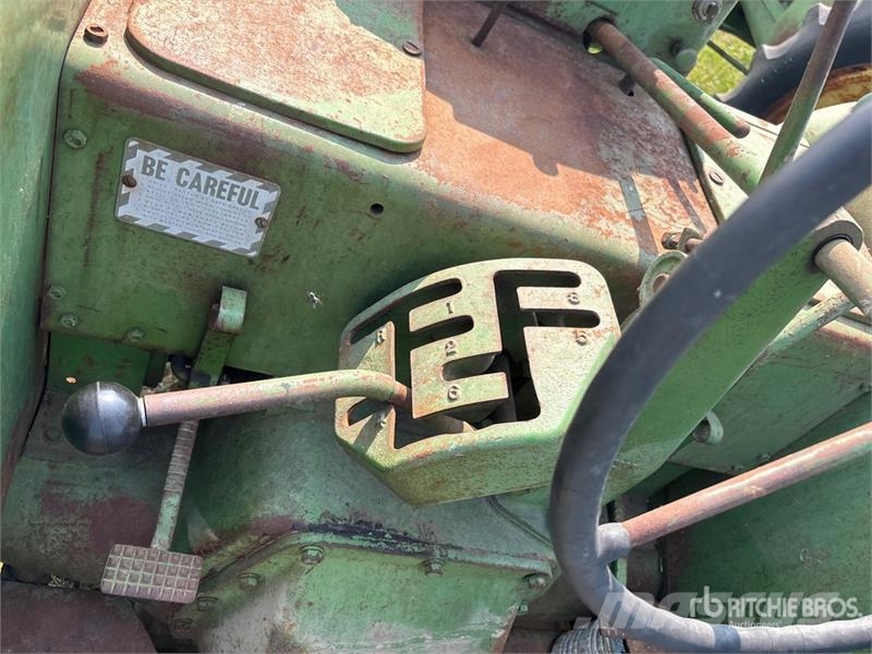 John Deere Model A 拖拉机/农用车