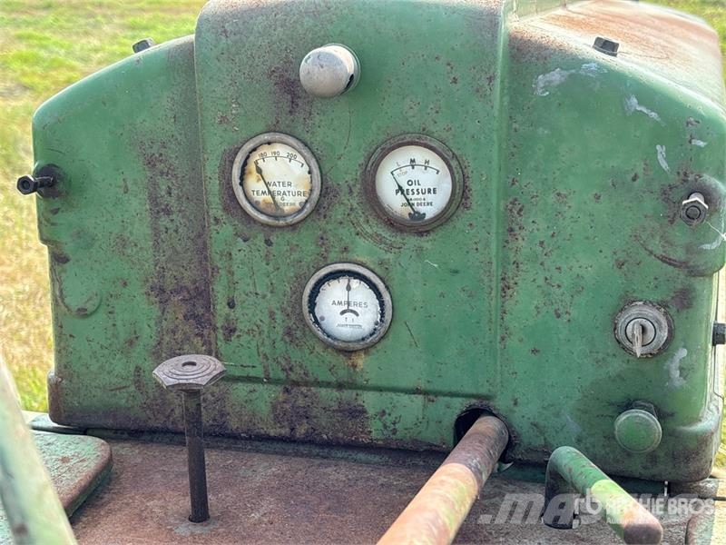 John Deere Model A 拖拉机/农用车