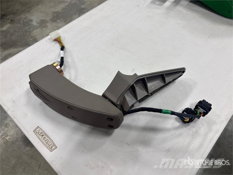 John Deere Monitor Bracket - Fits John Deere S Series Combine Andre komponenter