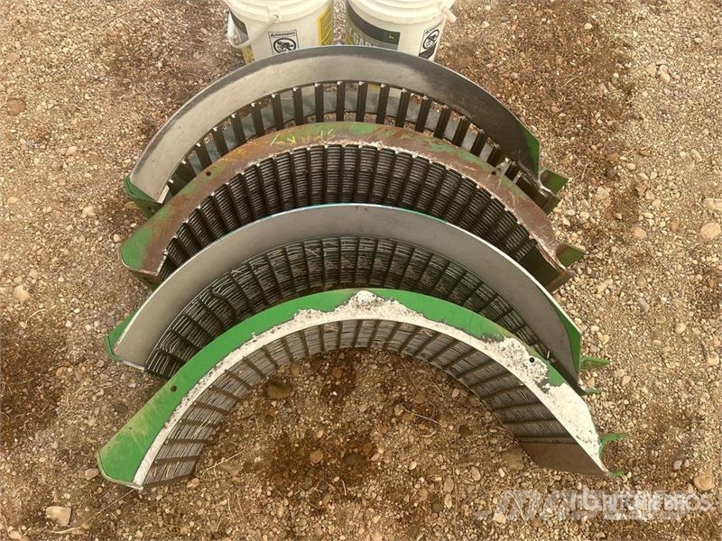 John Deere of (4) John Deere Combine Concave Mietitrebbiatrici