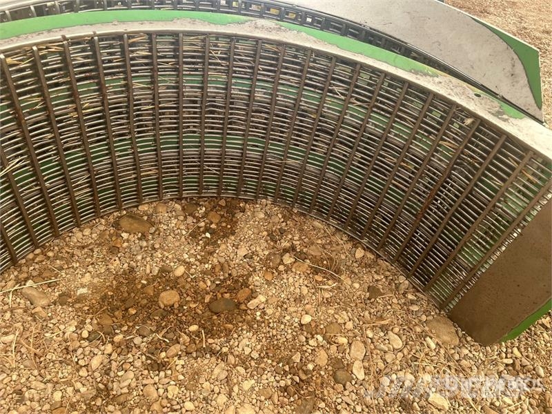 John Deere of (4) John Deere Combine Concave Mietitrebbiatrici