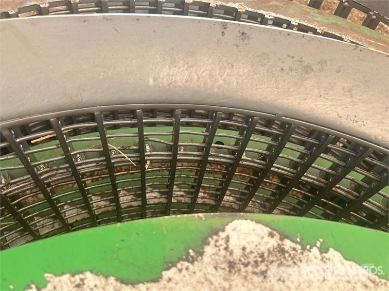 John Deere of (4) John Deere Combine Concave Mietitrebbiatrici