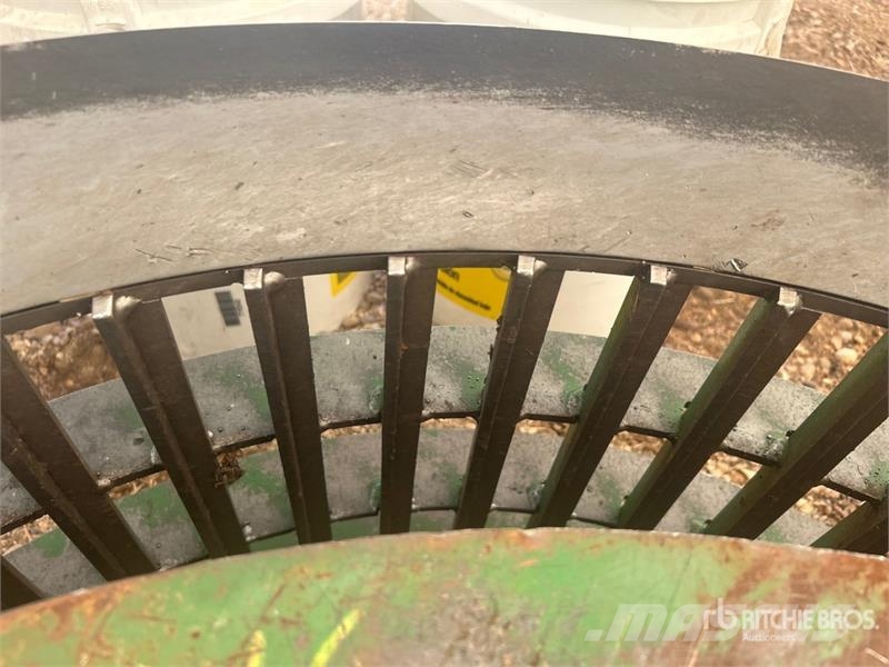 John Deere of (4) John Deere Combine Concave Mietitrebbiatrici