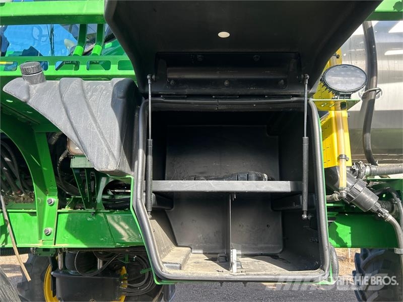 John Deere R4038 رشاشات ذاتية الحركة
