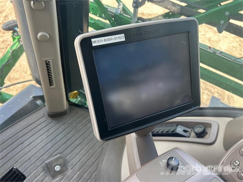 John Deere R4045 Önjáró trágyaszórók