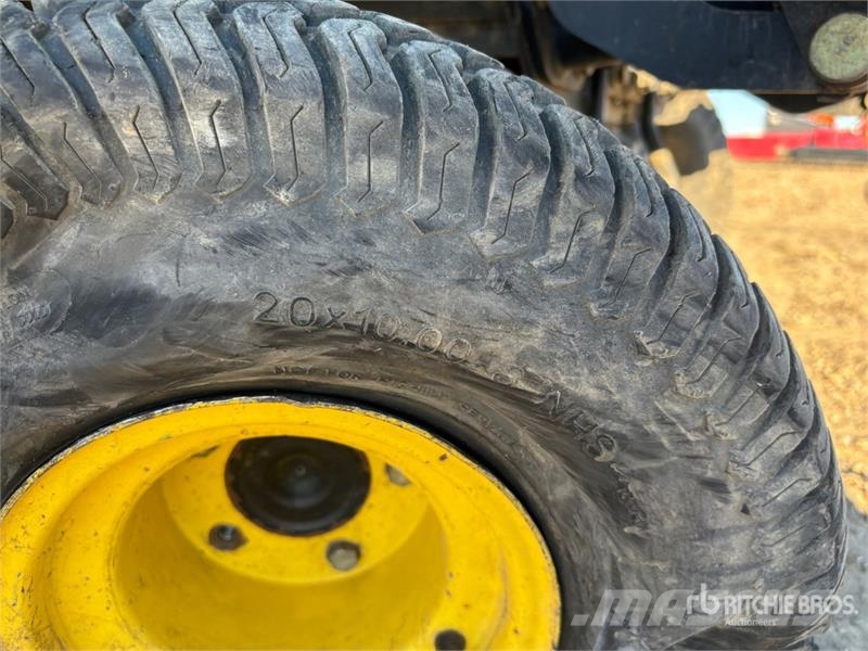 John Deere Ride-On Lawn Mower ركوب الحشائش
