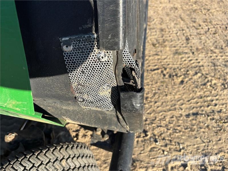 John Deere Ride-On Lawn Mower ركوب الحشائش
