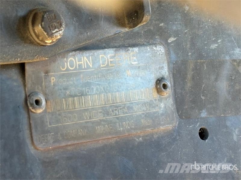 John Deere Ride-On Lawn Mower ركوب الحشائش