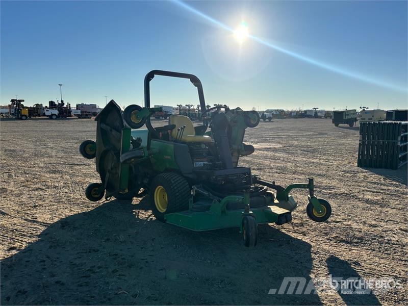 John Deere Ride-On Lawn Mower ركوب الحشائش