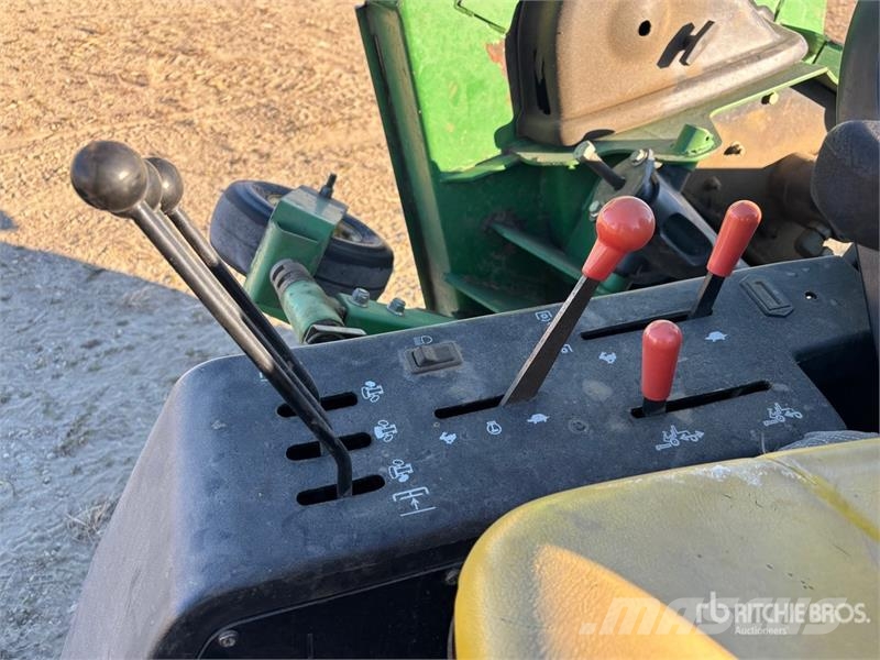 John Deere Ride-On Lawn Mower ركوب الحشائش