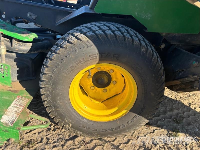 John Deere Ride-On Lawn Mower ركوب الحشائش