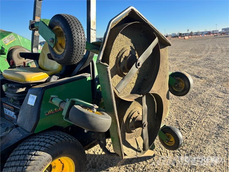 John Deere Ride-On Lawn Mower ركوب الحشائش