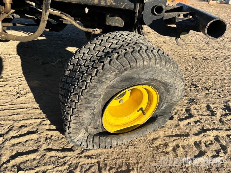 John Deere Ride-On Lawn Mower ركوب الحشائش