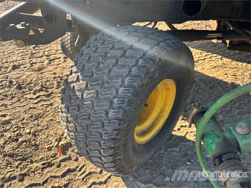 John Deere Ride-On Lawn Mower ركوب الحشائش