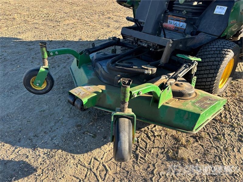 John Deere Ride-On Lawn Mower ركوب الحشائش