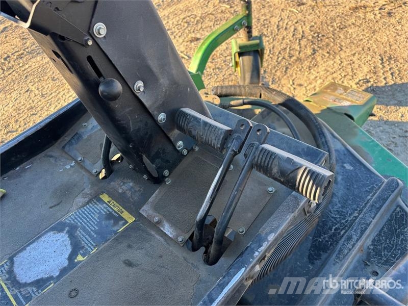 John Deere Ride-On Lawn Mower ركوب الحشائش