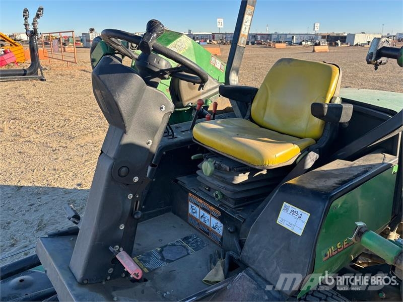 John Deere Ride-On Lawn Mower ركوب الحشائش