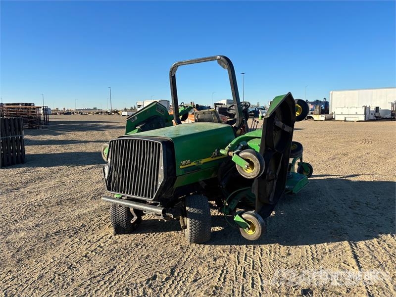 John Deere Ride-On Lawn Mower ركوب الحشائش
