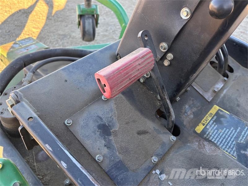 John Deere Ride-On Lawn Mower ركوب الحشائش
