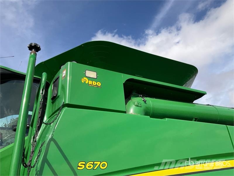 John Deere S670 Moissonneuse batteuse