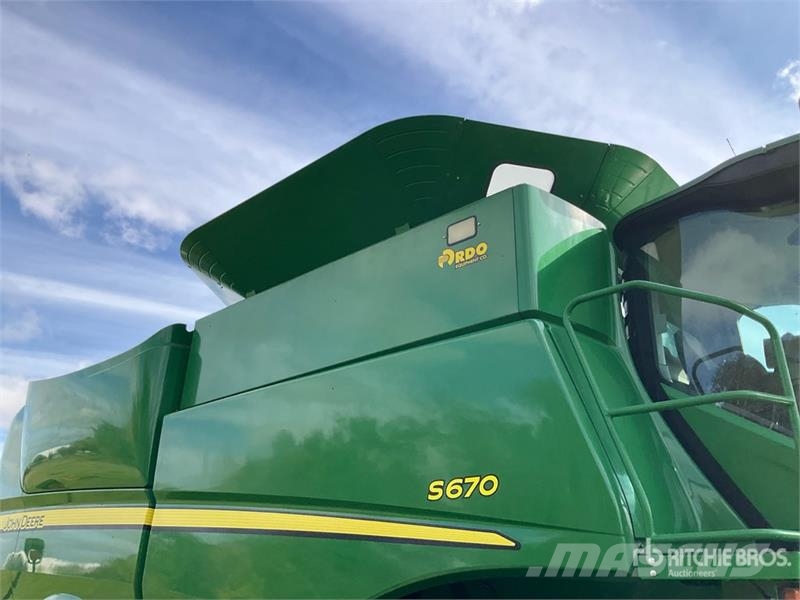 John Deere S670 Moissonneuse batteuse