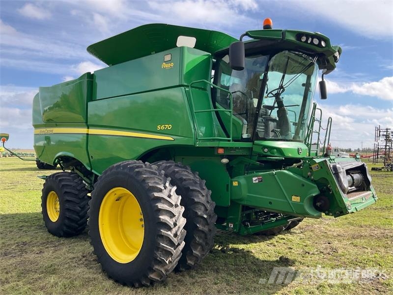 John Deere S670 Moissonneuse batteuse