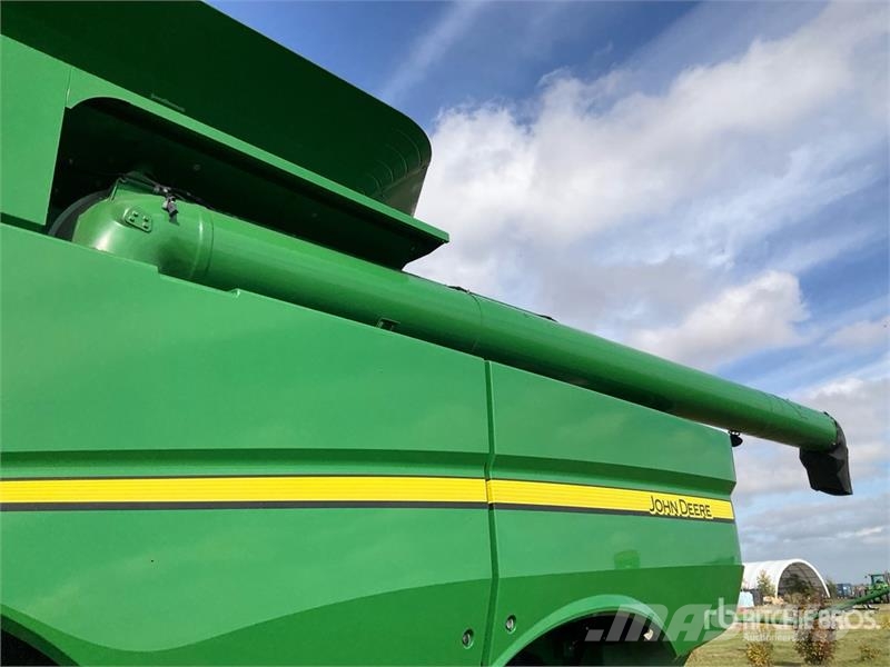 John Deere S670 Moissonneuse batteuse