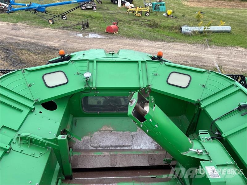 John Deere S670 Moissonneuse batteuse