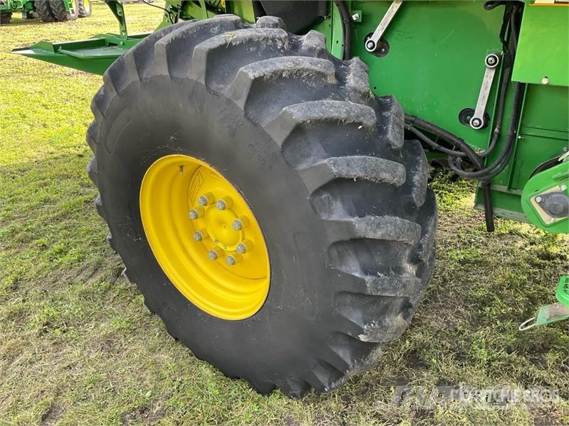 John Deere S670 Moissonneuse batteuse