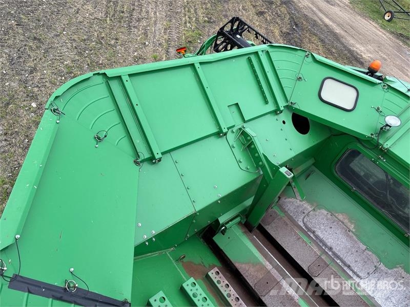 John Deere S670 Moissonneuse batteuse