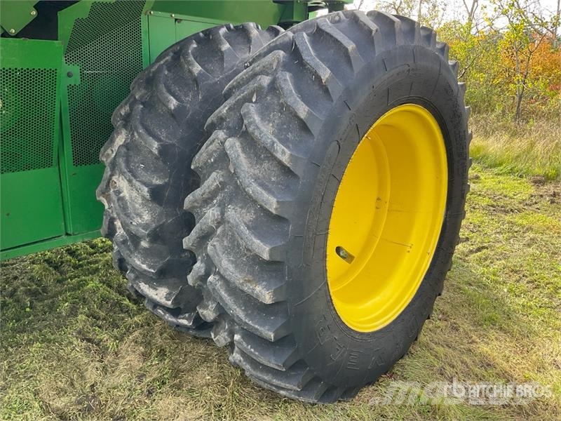 John Deere S670 Moissonneuse batteuse