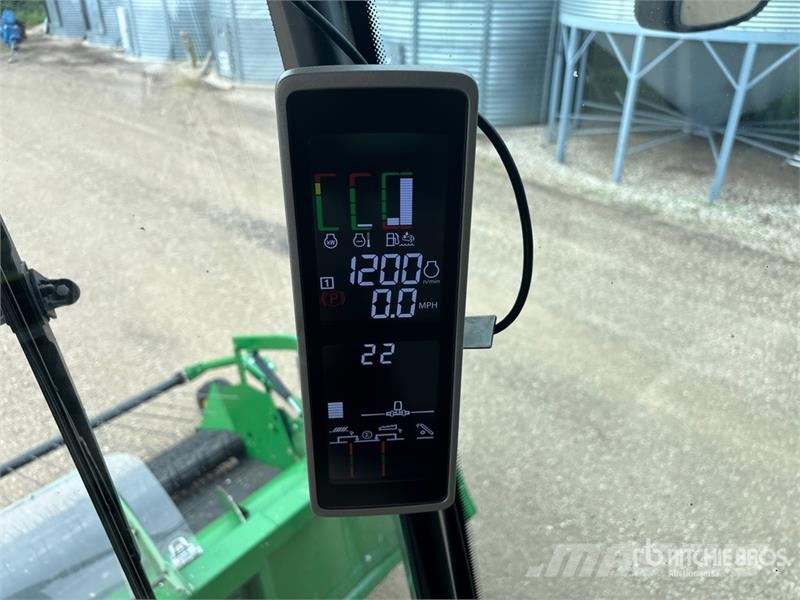 John Deere S680 Combine harvesters