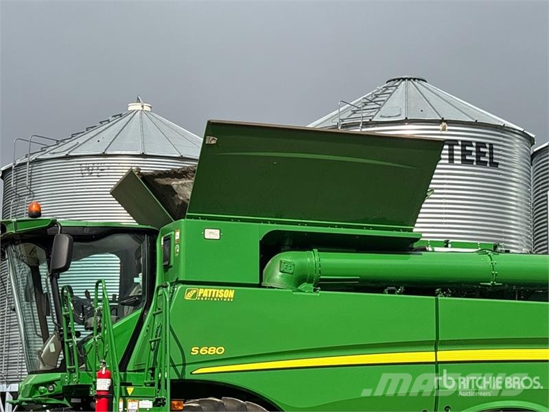 John Deere S680 Combine harvesters