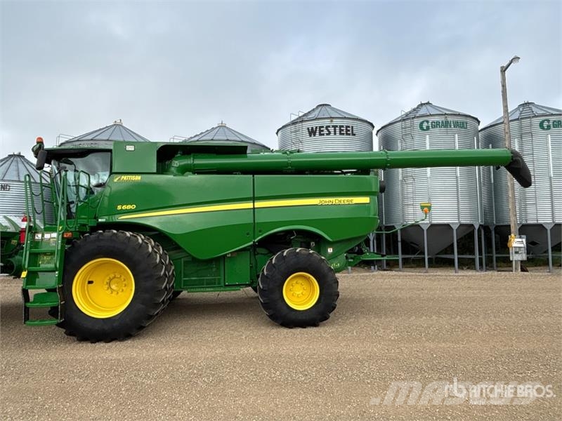 John Deere S680 Combine harvesters