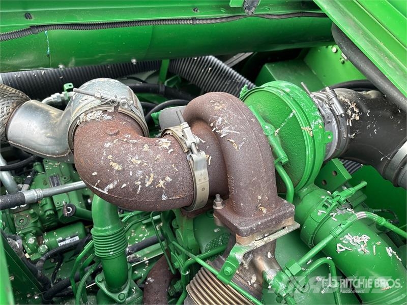 John Deere S680 Combine harvesters