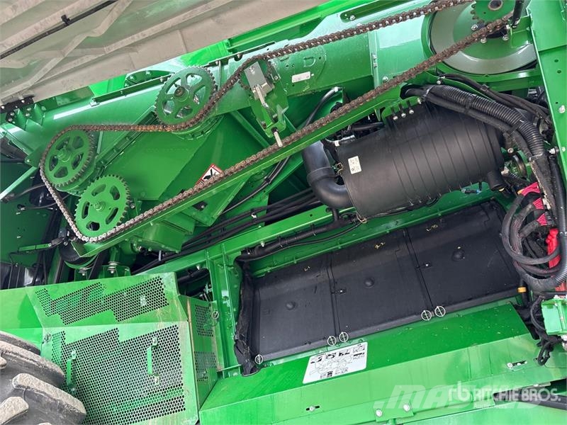 John Deere S680 Combine harvesters