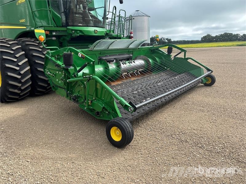 John Deere S680 Combine harvesters