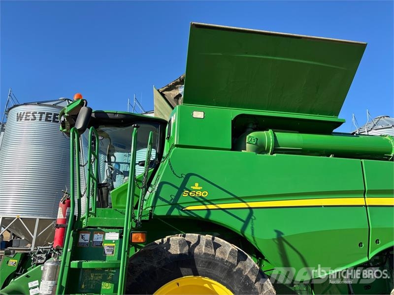 John Deere S680 Skurtreskere
