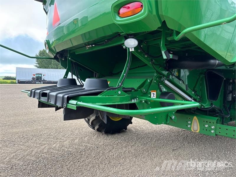 John Deere S680 Combine harvesters